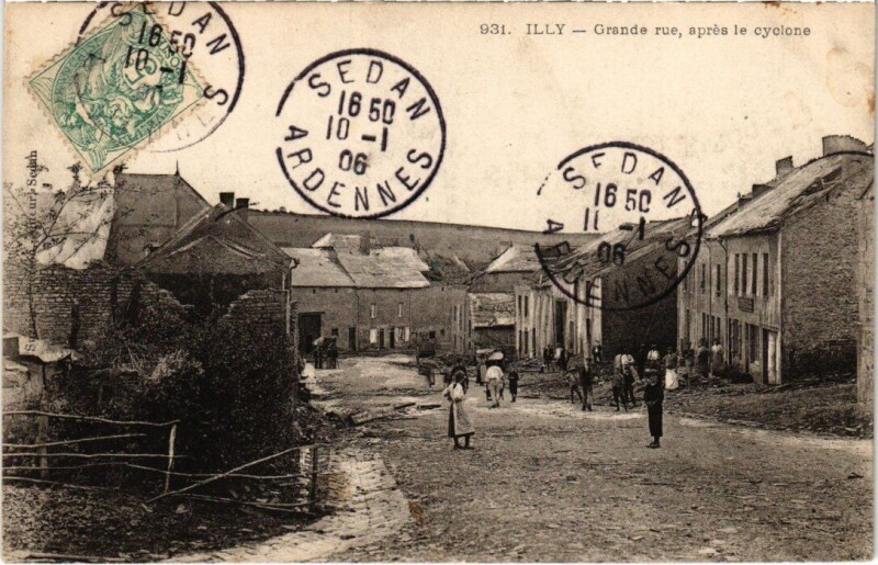 Carte postale ancienne Catastrophe - illy - Grande rue aprés le cyclone