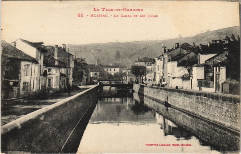 Carte postale ancienne Moissac Le Canal et les Quais France à Moissac