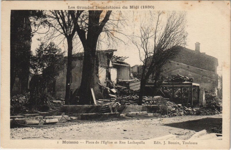 Carte postale ancienne Moissac Place d'Eglise et Rue Lachapelle France à Lachapelle