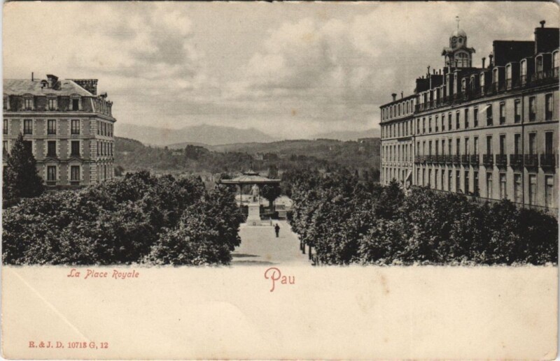 Carte postale ancienne Pau - La Place Royale à Pau