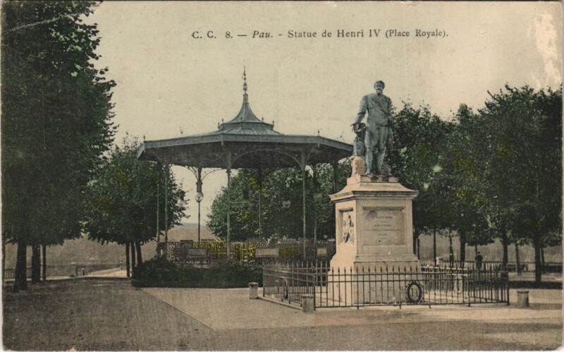 Carte postale ancienne Pau - Statue de Henri Iv (Place Royale) à Pau