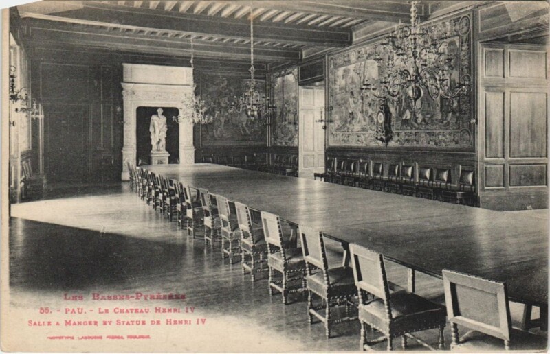 Carte postale ancienne Pau - Le Chateau Henri Iv Salle a Manger et Statue de Henri Iv à Pau