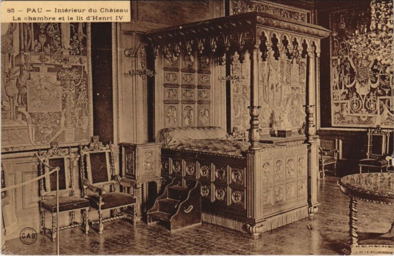 Carte postale ancienne Pau - Interieur du Chateau La chambre et le lit d'Henri Iv à Pau