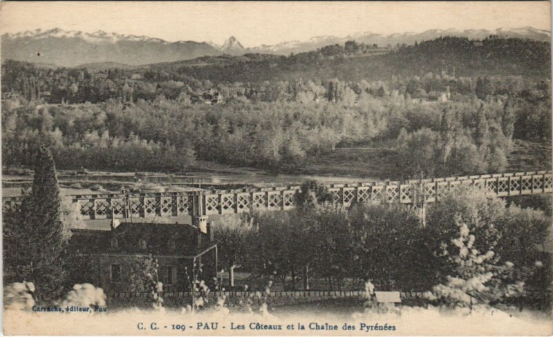 Carte postale ancienne Pau - Les Coeteaux et la Chaine des Pyrenées à Pau