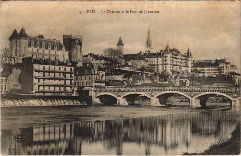 Carte postale ancienne Pau - Le Chateau et le Pont de Jurancon à Pau