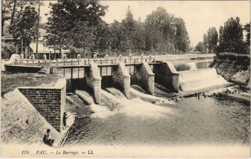 Carte postale ancienne Pau - Le Barrage à Pau