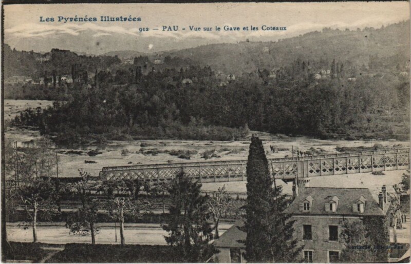 Carte postale ancienne Pau - Vue sur le Gave et les Coteaux à Pau