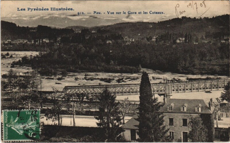 Carte postale ancienne Pau - Vue sur le Gave et les Coteaux à Pau