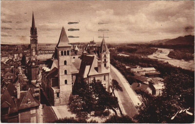 Carte postale ancienne Pau - Vue Cavaliere - L'Ancien du Parlament à Pau