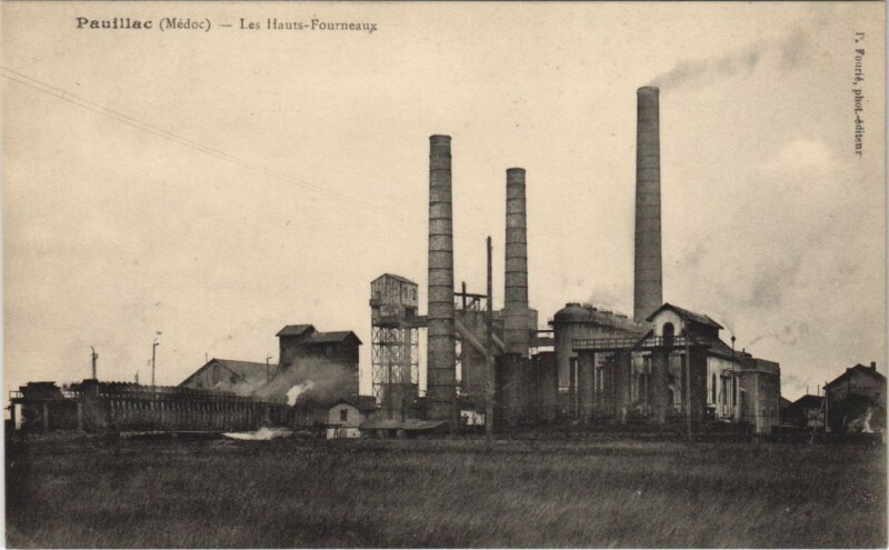 Carte postale ancienne Pauillac-Les Hauts Fourneaux à Pauillac