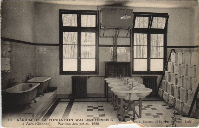 Carte postale ancienne Ares - Pavillon des petits à Arès