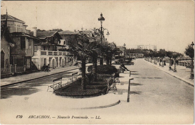 Carte postale ancienne Arcachon-Nouvelle Promenade à Arcachon