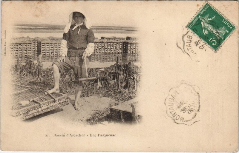Carte postale ancienne Bassin d'Arcachon-une Parqueuse à Arcachon