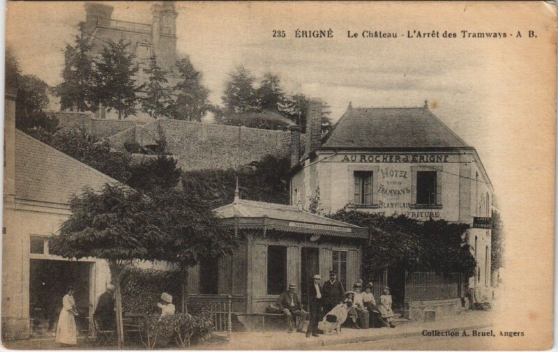 Carte postale ancienne Erigne - Le Chateau - L'Arret des Trmways