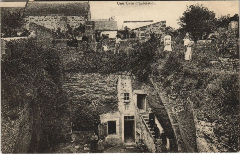 Carte postale ancienne Une Cave d'habitation