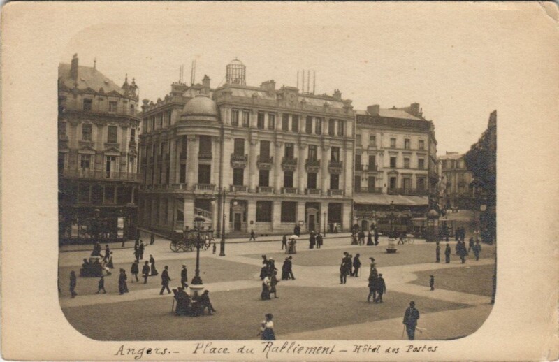 Carte postale ancienne Angers-Place du Ralliement-Hotel des Postes à Angers