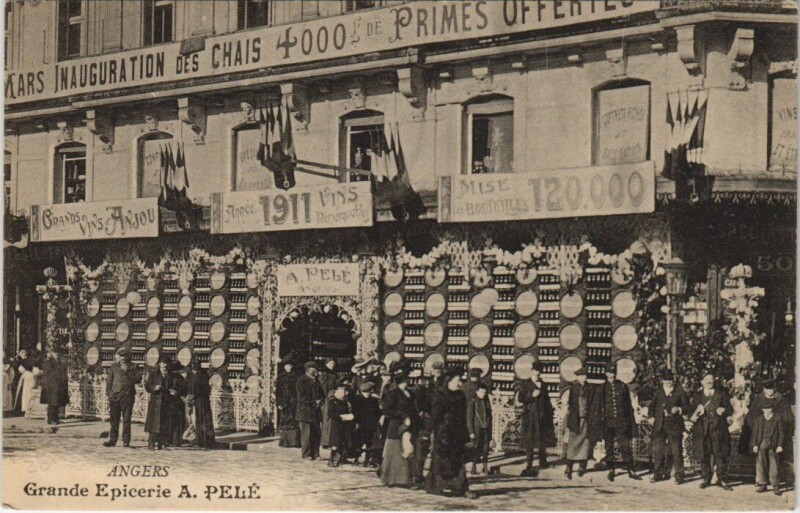 Carte postale ancienne Angers - Grande Epicerie A. Pele à Angers