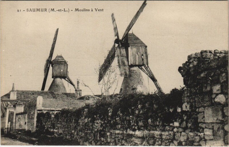 Carte postale ancienne Saumur Moulins a Vent à Saumur