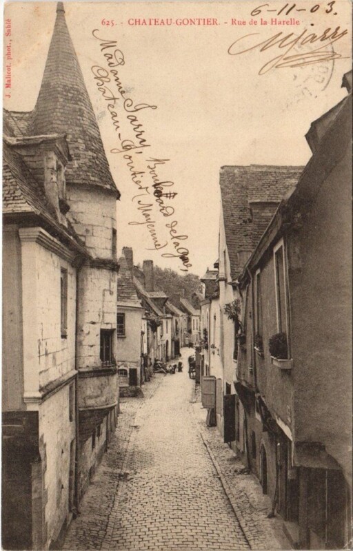Carte postale ancienne Chateau-Gontier - Rue de la Harelle