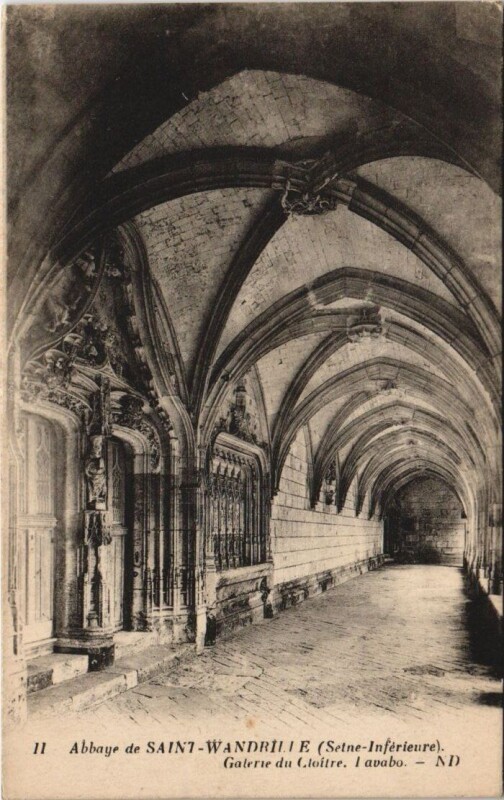 Carte postale ancienne Saint-Wandrille - Galerie du Cloitre