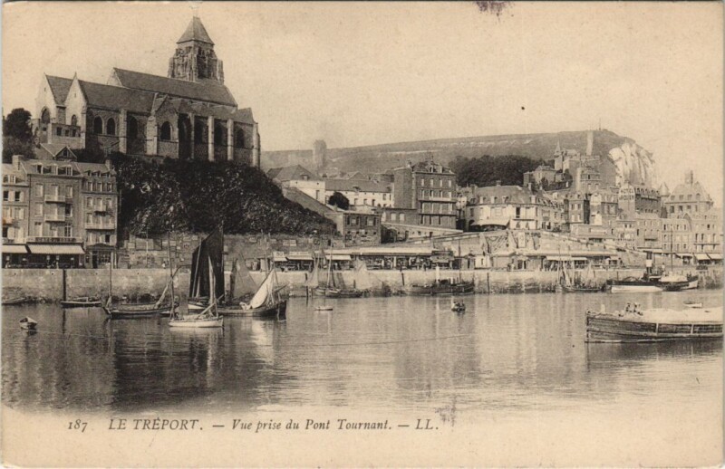 Carte postale ancienne Le Treport Vue prise du Pont Tournant