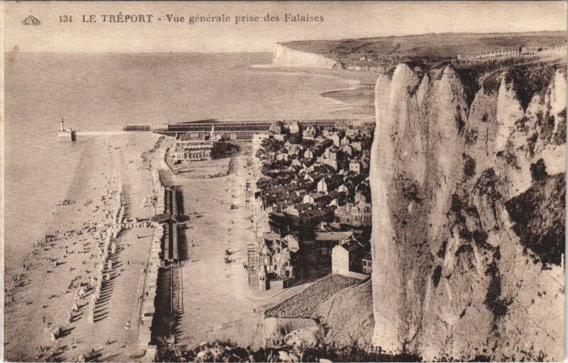 Carte postale ancienne Le Treport Vue générale prise des Falaises