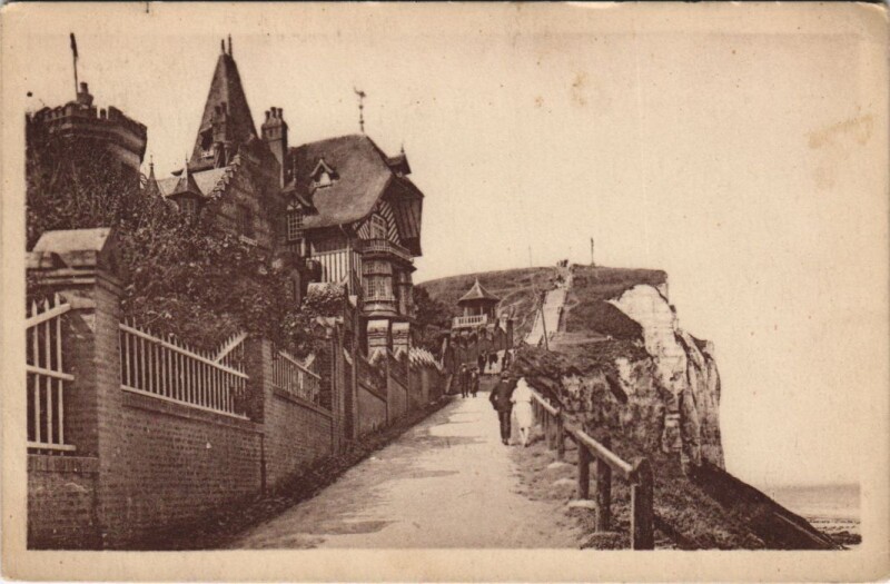 Carte postale ancienne Le Treport L'Escalier De La Falaise