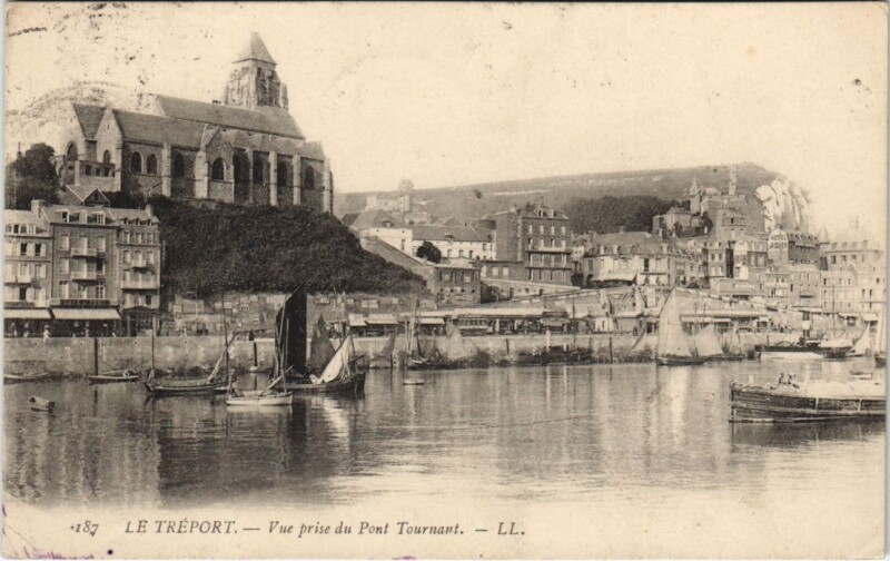 Carte postale ancienne Le Treport Vue prise du Pont Tournant