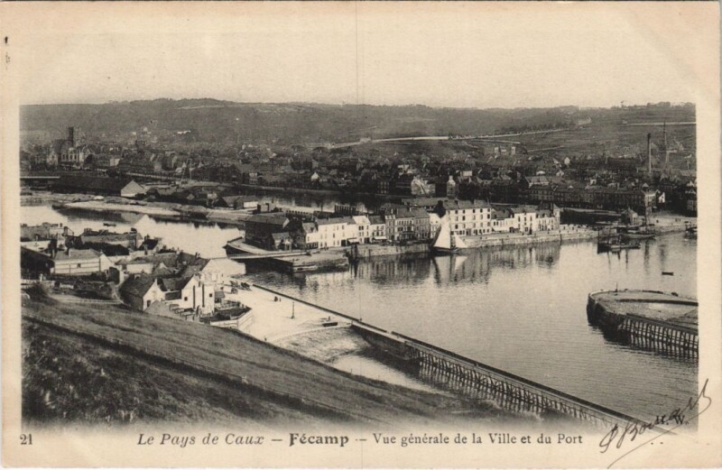 Carte postale ancienne Fecamp Vue Generale de la Ville et du Port