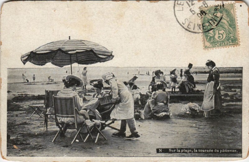 Carte postale ancienne Sur la Plage la tournée de patissier