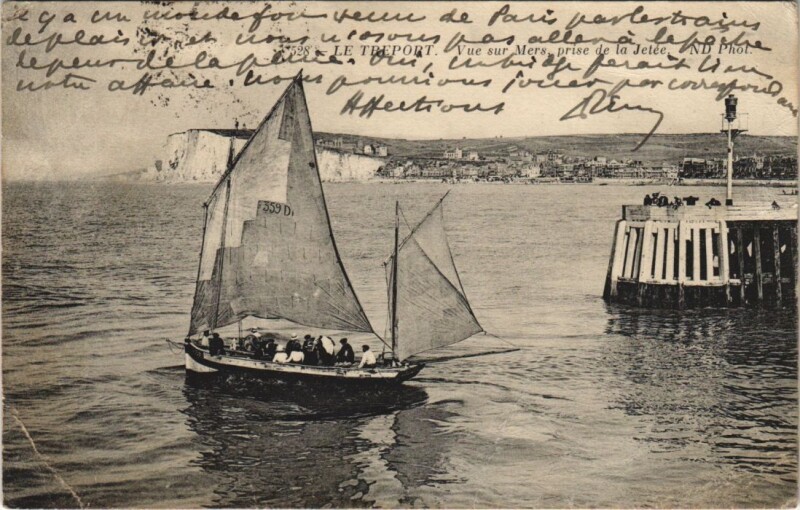 Carte postale ancienne Le Treport - Vue-sur-MERs prise de la Jetée au Tréport