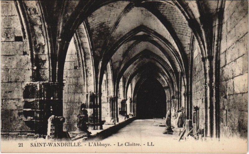 Carte postale ancienne Saint-Wandrille - L'Abbaye Le Cloitre