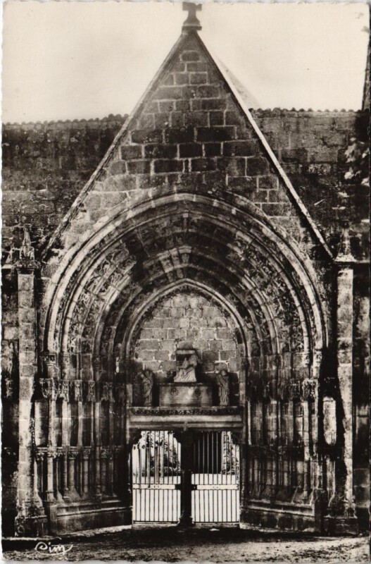 Carte postale ancienne Moutier d'Ahun Le Portail de l'Eglise France à Moutier-d'Ahun