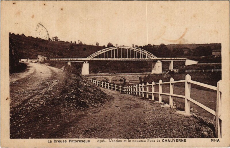 Carte postale ancienne La Creuse Pittoresque L'ancien et le nouveau Pont France
