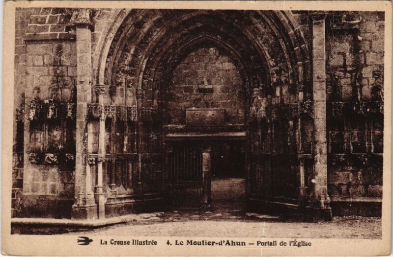 Carte postale ancienne Le Moutier d'Ahun Portail de l'Eglise France à Moutier-d'Ahun
