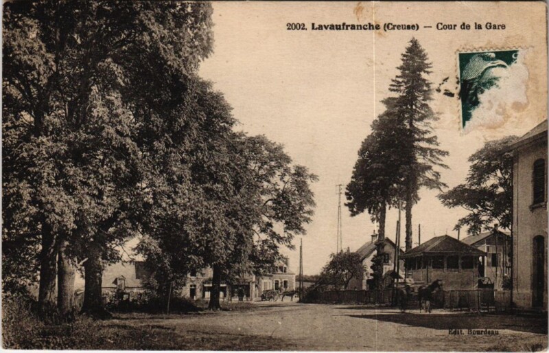 Carte postale ancienne Lavaufranche Cour de la Gare France à Lavaufranche
