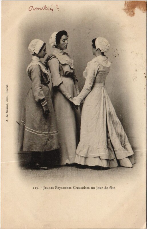 Carte postale ancienne Jeunes Paysannes Creusoises un jour de fete France