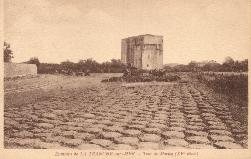 Carte postale ancienne Tour de Moricq (XVe siècle) à Angles
