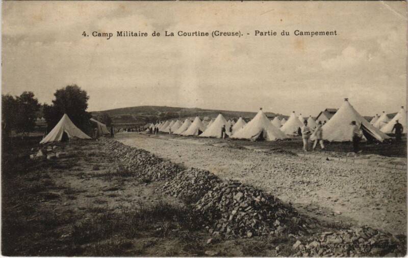 Carte postale ancienne La Courtine Partie du Campement France à La Courtine