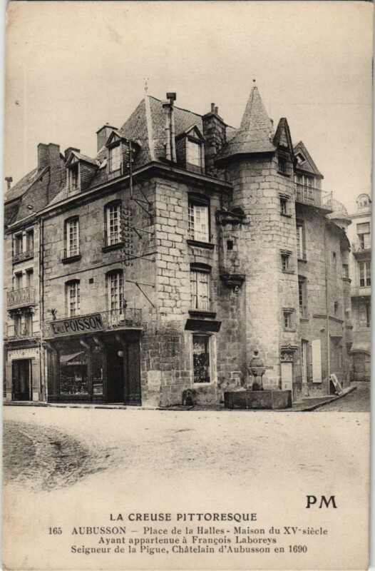 Carte postale ancienne Aubusson Place de la Halles France à Aubusson