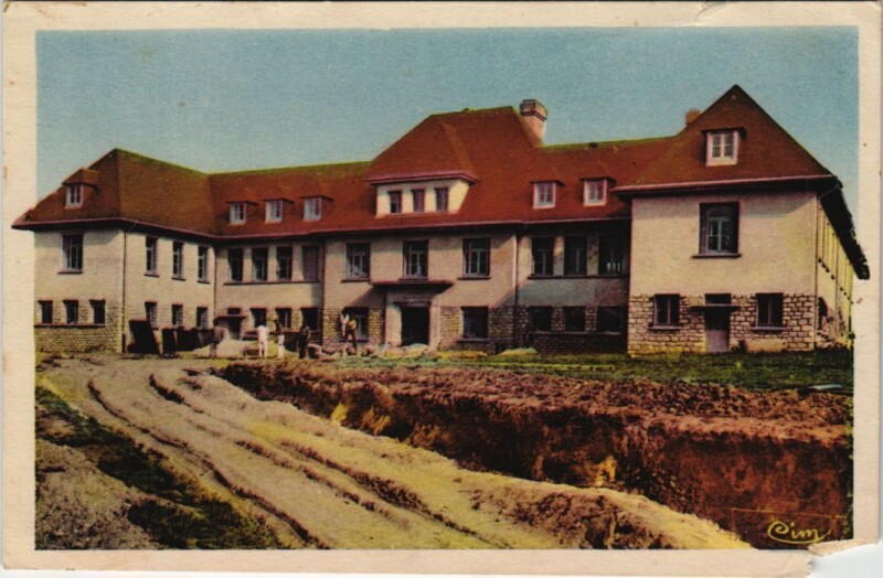 Carte postale ancienne Bourganeuf Clinique en construction France à Bourganeuf