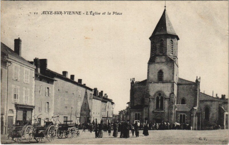 Carte postale ancienne Aixe-sur-Vienne - L'Eglise et la Place à Aixe-sur-Vienne
