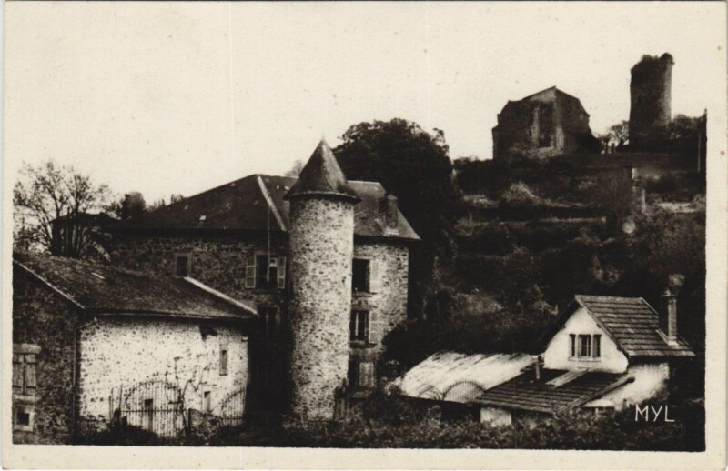 Carte postale ancienne Chalus Vue du Chateau