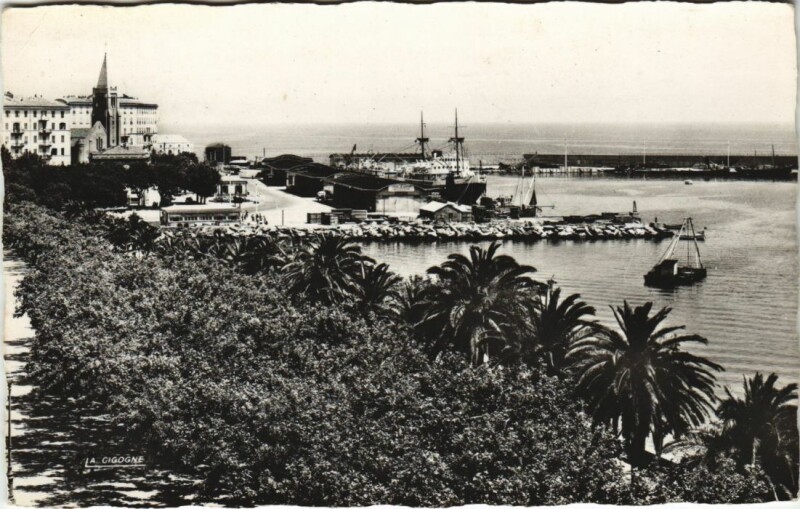 Carte postale ancienne Bastia Place Saint-Nicolas et le Nouveau Port Corsica à Bastia