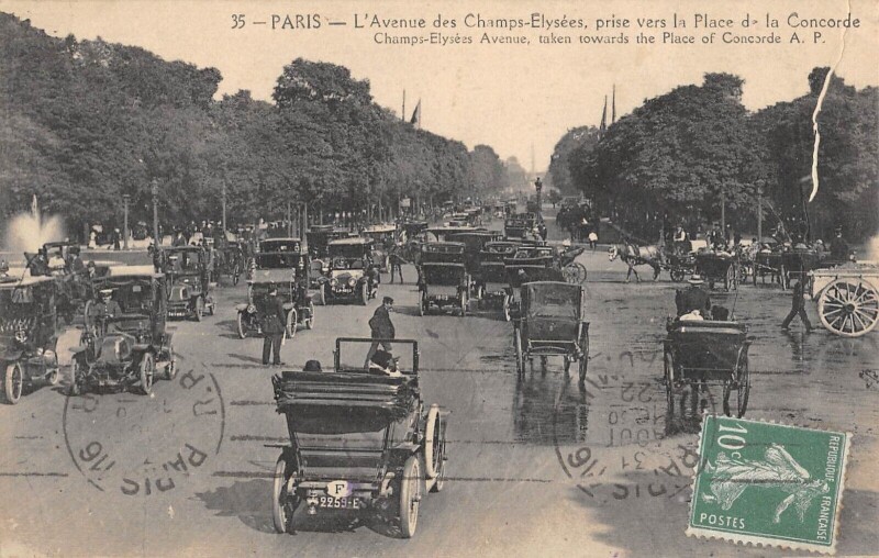Carte postale ancienne Paris - Avenue Des Champs Elysees - Prise Place De La Concorde à Paris