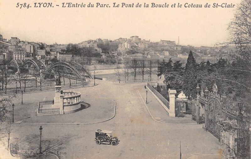 Carte postale ancienne Lyon - Entree Du Parc - Le Pont De La Boucle Et Coteau Saint-Clair à Lyon