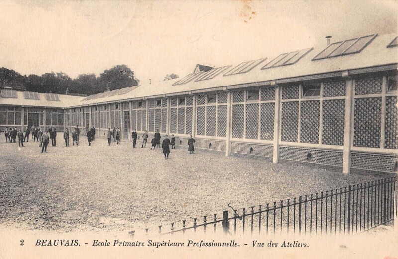 Carte postale ancienne Beauvais - Ecole Primaire Professionnelle Superieure - Vue Des Ateliers à Beauvais