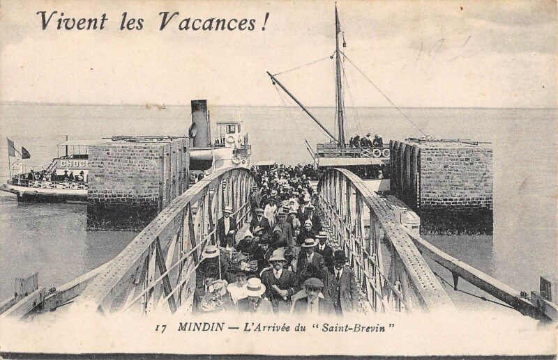 Carte postale ancienne Mindin - L'Arrivee Du Saint Brevin