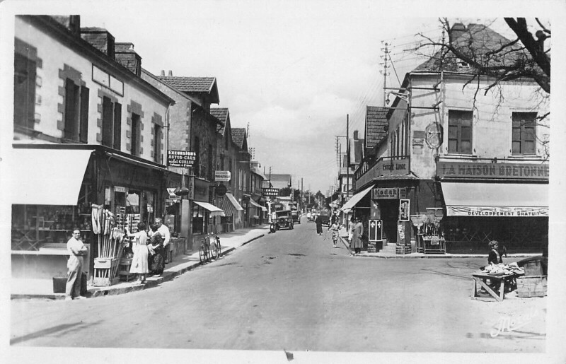 Carte postale ancienne La Bernerie - La Rue Georges Clemenceau
