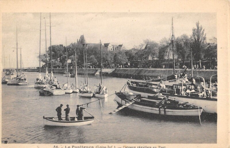 Carte postale ancienne Le Pouliguen - Bateaux Regatiers Au Port au Pouliguen